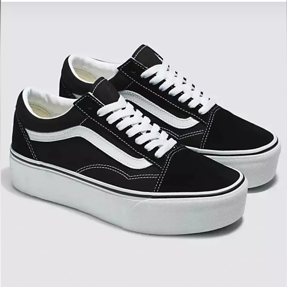 Vans WMNS Old Skool Stackform
Suede/Canvas Black/True Wht
VN0A7Q5M6BT Platforms - Picture 2 of 16